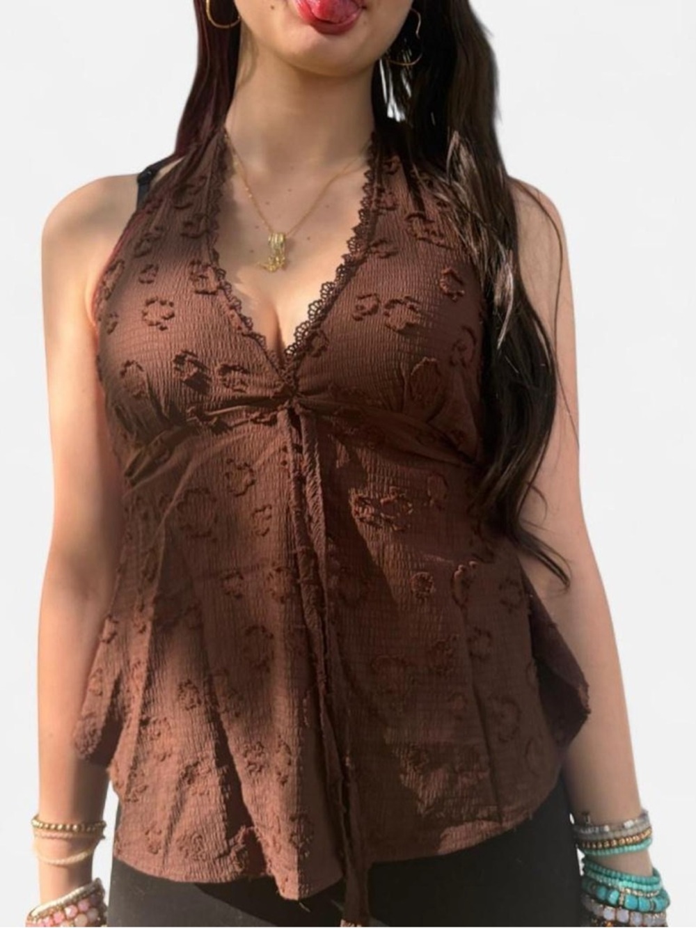 Super cute brown halter top with a major Y2K pop vibe!